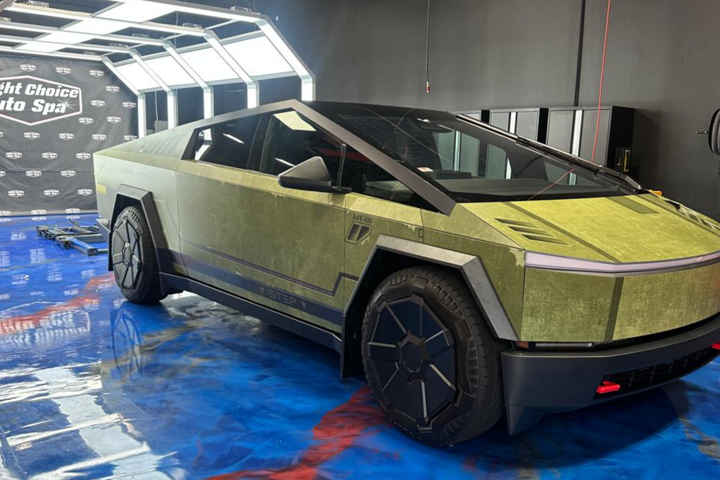 V2 Halo Warthog/Razorback Cybertruck wrap
