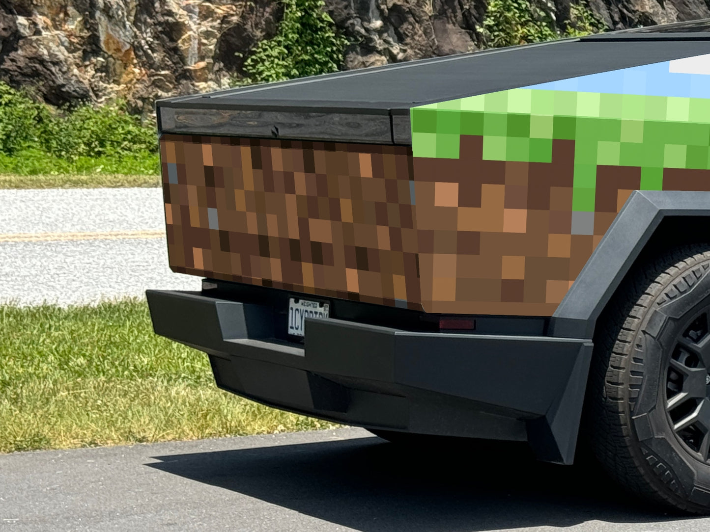 Cybercraft grassy, a Minecraft inspired Cybertruck theme